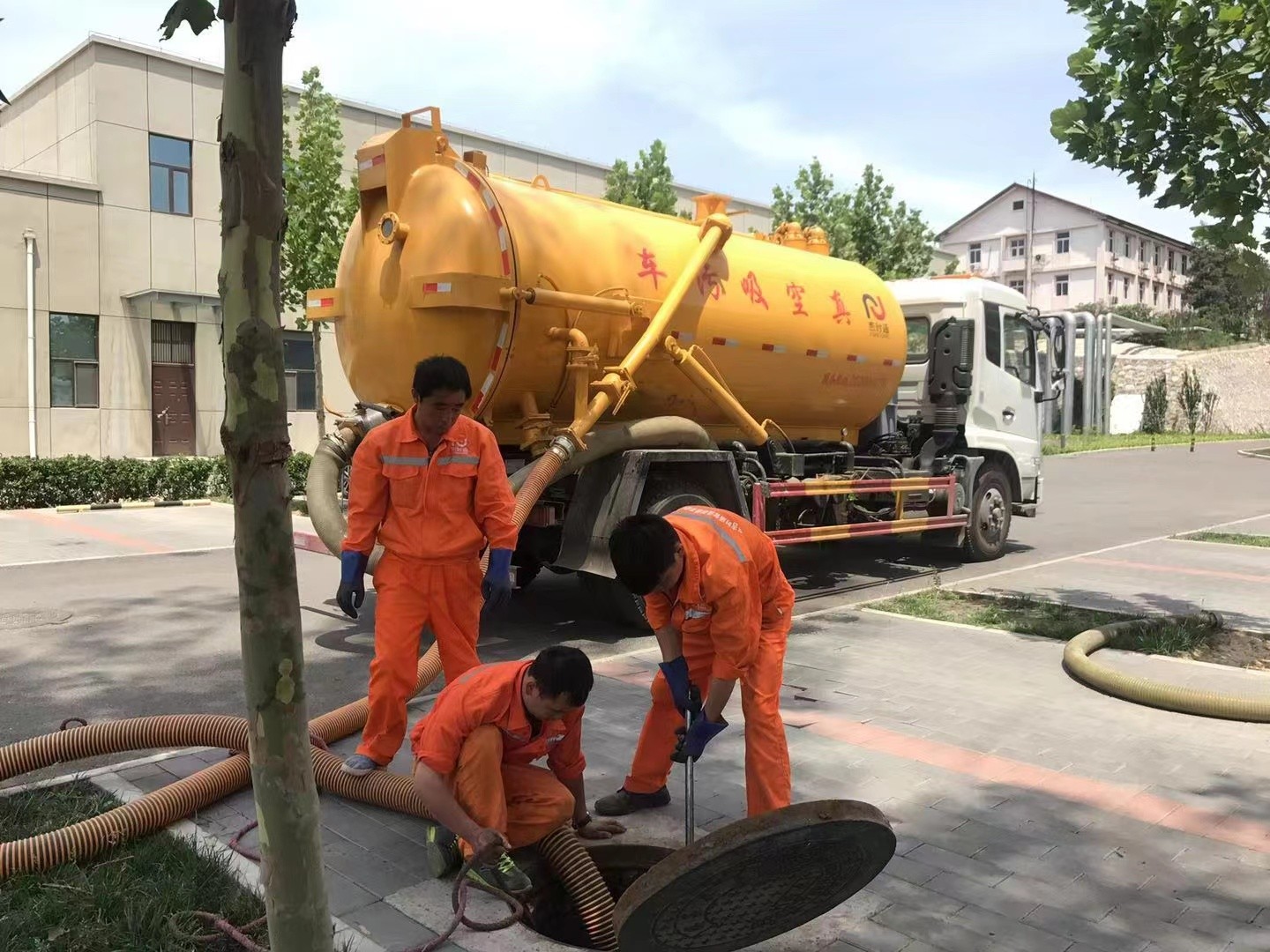 赤坎化粪池清理与5-8吨吸粪车施工效率分析